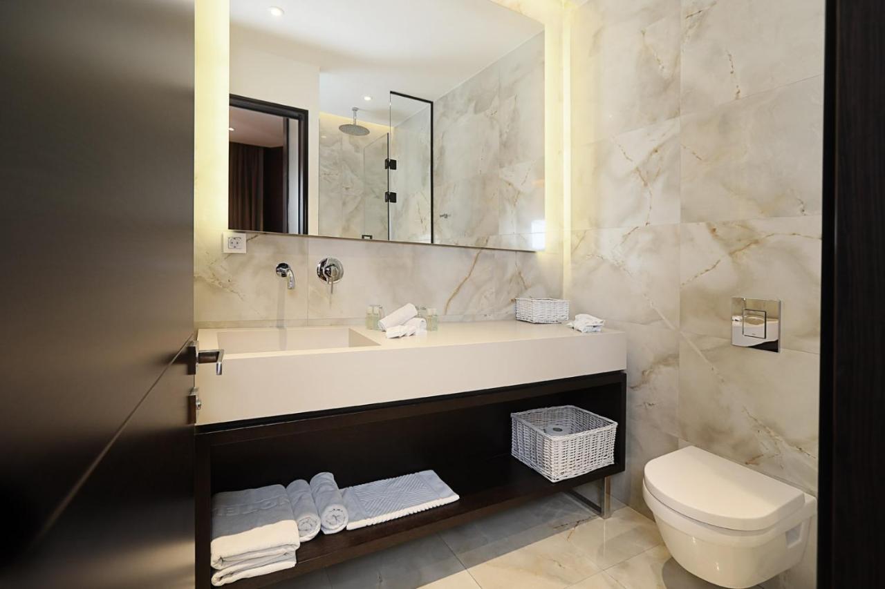 Maccani Black Luxury Suites Belgrado Buitenkant foto