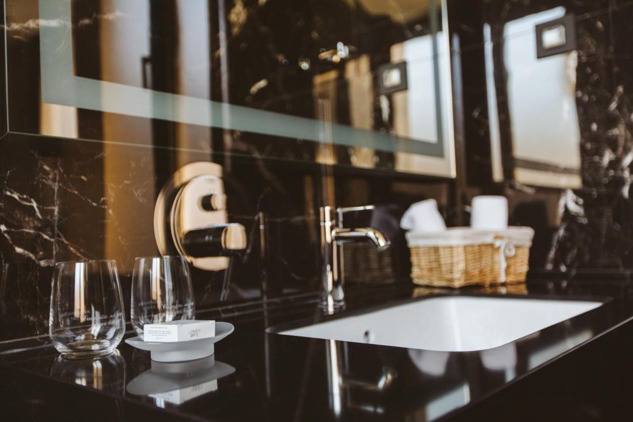 Maccani Black Luxury Suites Belgrado Buitenkant foto
