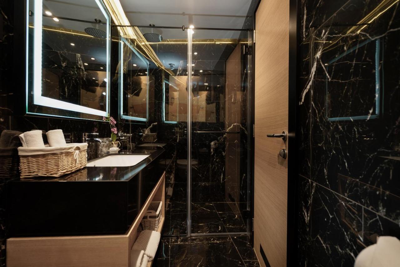Maccani Black Luxury Suites Belgrado Buitenkant foto
